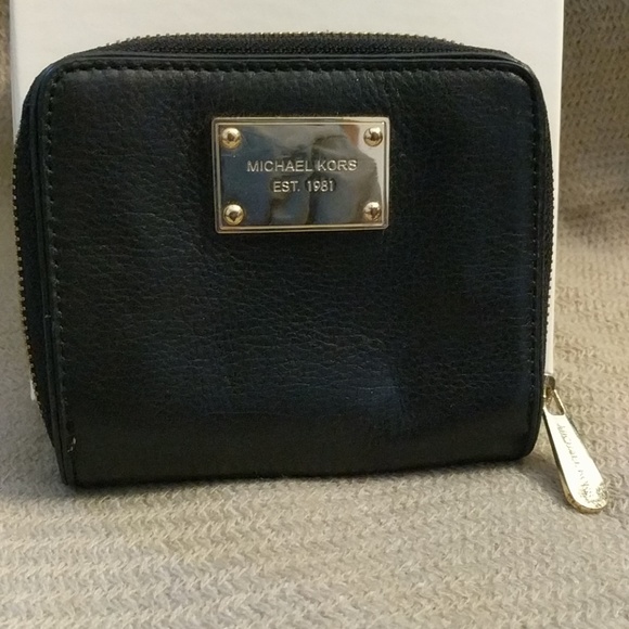 Michael Kors Handbags - Michael Kors Signature Wallet